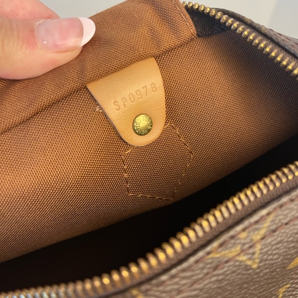 Louis Vuitton 🔥$499 MONOGRAM SPEEDY 30 SATCHEL BAG - Picture 11 of 14